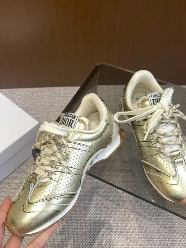 👟👟Ex-factory price 620👟👟 Dior sketch Dior spring and summer catwalk style graffiti sketch moral training shoes Forrest shoes. Original development. The most photographed item in the 25ss spring and summer show. This pair of shoes has changed the single design style of Forrest shoes in the previous impression. It retains the original shape. The details are very in line with the current fashion trend, but it also incorporates the manager's new understanding and retro feelings for Forrest shoes. The overall feeling is brand new. The material is a bit matte leather, full of retro style. It looks very high-end. The feeling on the foot is very convex. The upper foot is really good-looking and versatile. It can be worn with any style of clothes, pants and skirts. It looks good on anyone. Original combination outsole Size: 35-45